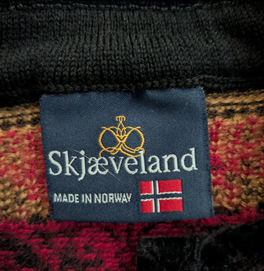 SKJÆVELAND Norway 100% Pure Wool Cardigan | Pewter Hooks | Red Nordic Heart MED - Picture 2 of 13